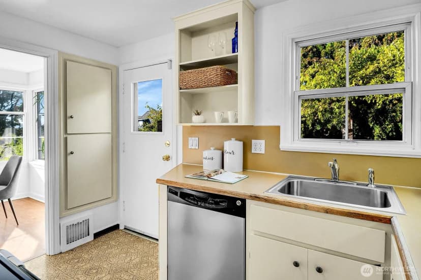 Property photo for 4308 Sw Portland Street, Seattle photo 12