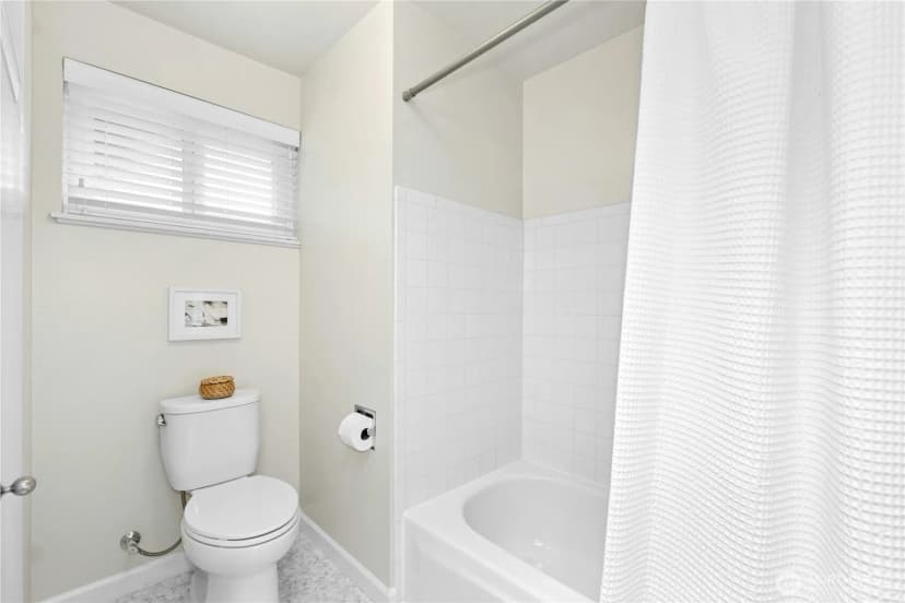 Property photo for 2468 168th Place Ne, Bellevue photo 20