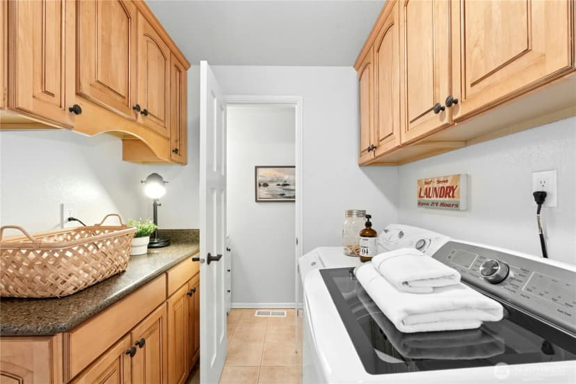 Property photo for 2468 168th Place Ne, Bellevue photo 14