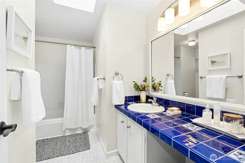 Property photo for 2468 168th Place Ne, Bellevue photo 19
