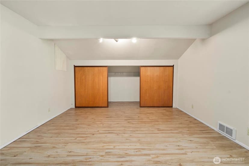 Property photo for 25416 31st Avenue S, Kent photo 16