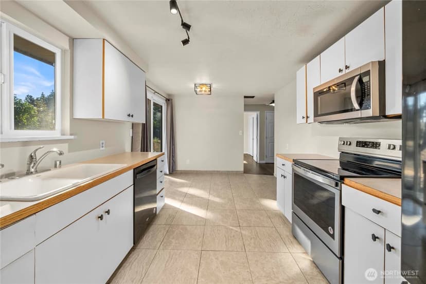 Property photo for 25416 31st Avenue S, Kent photo 12