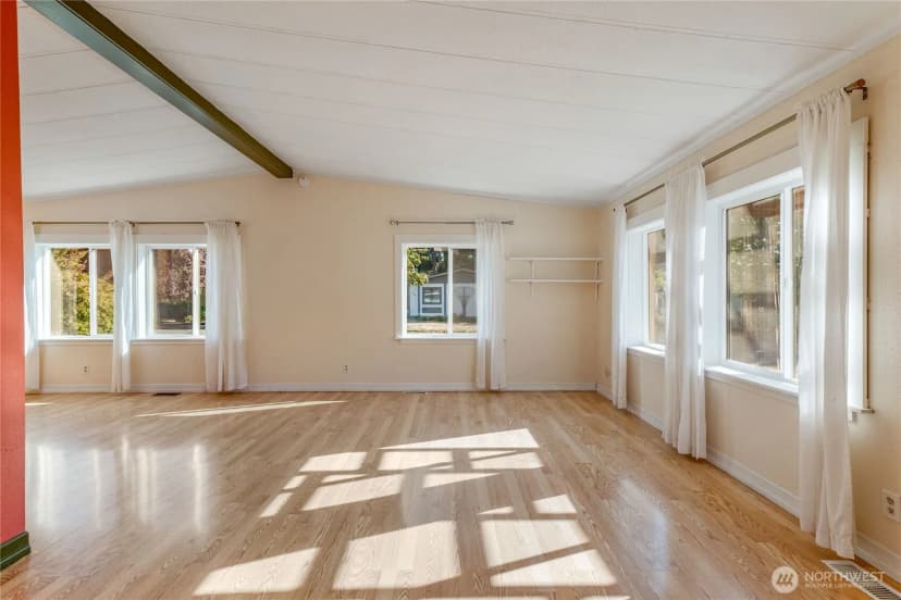 Property photo for 2055 Victoria Avenue, Port Townsend photo 11