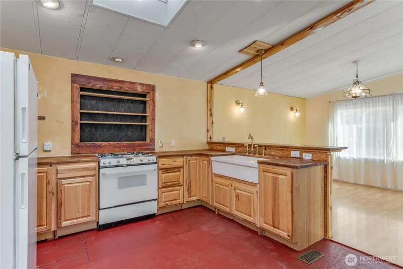 Property photo for 2055 Victoria Avenue, Port Townsend photo 15
