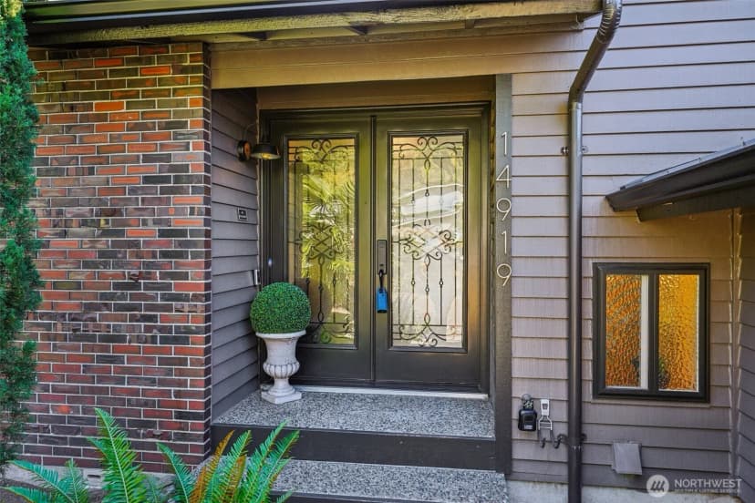 Property photo for 14919 Ne 10th Place, Bellevue photo 4