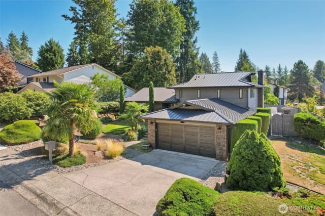 Property photo for 14919 Ne 10th Place, Bellevue photo 2