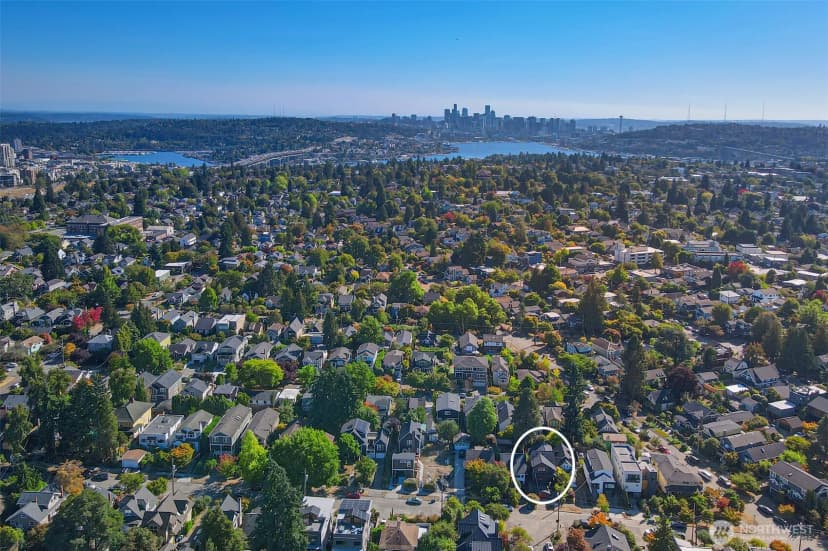Property photo for 2219 N 59th Street, Seattle photo 3