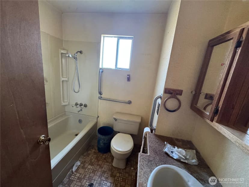 Property photo for 4939 Sw Bruce Street, Seattle photo 8