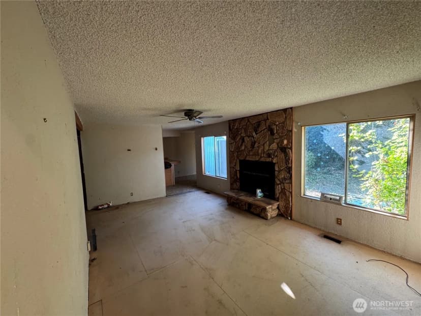 Property photo for 4939 Sw Bruce Street, Seattle photo 2