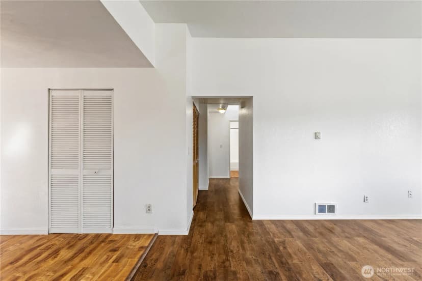Property photo for 727 Salzburg Se, Olympia photo 12