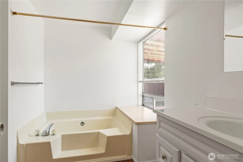 Property photo for 727 Salzburg Se, Olympia photo 17