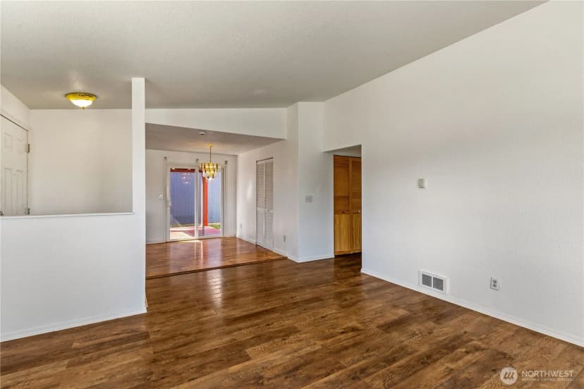 Property photo for 727 Salzburg Se, Olympia photo 11