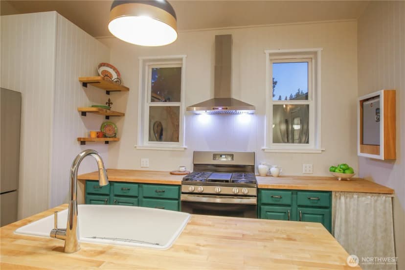 Property photo for 4318 Douglas Street, Langley photo 12
