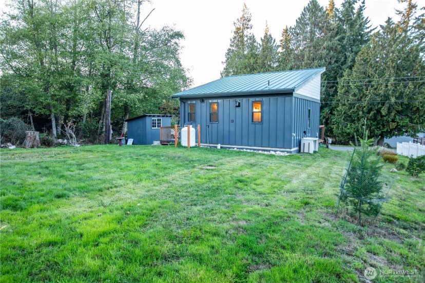 Property photo for 4318 Douglas Street, Langley photo 17