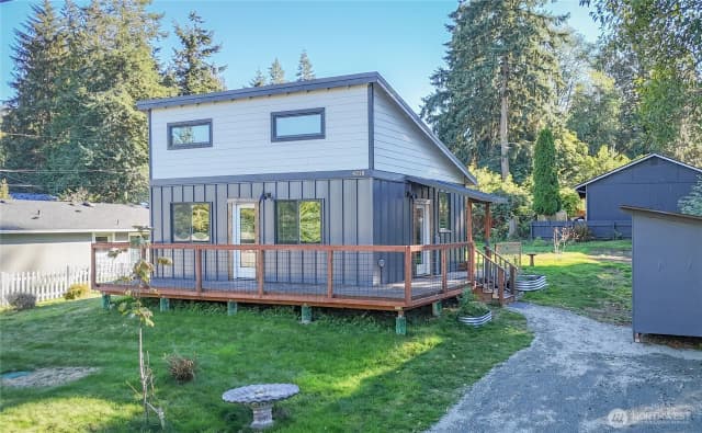 Property photo for 4318 Douglas Street, Langley