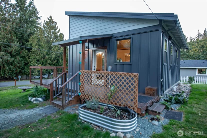 Property photo for 4318 Douglas Street, Langley photo 2