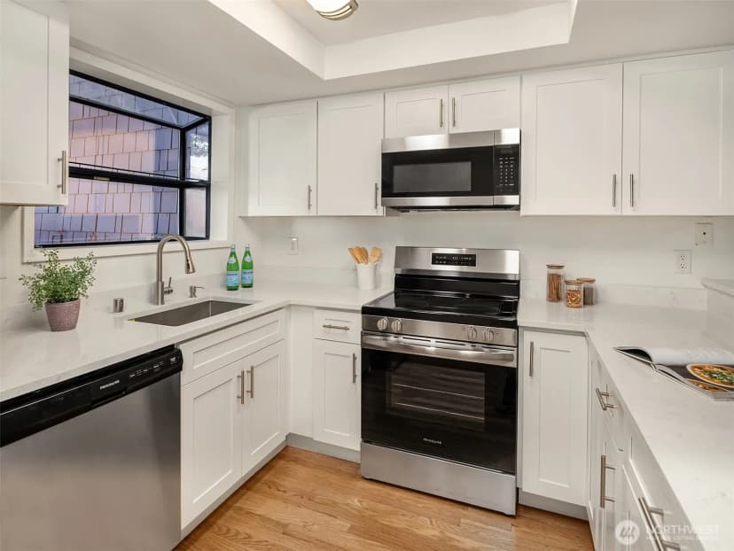 Property photo for 9165 45th Avenue Sw #2, Seattle photo 17