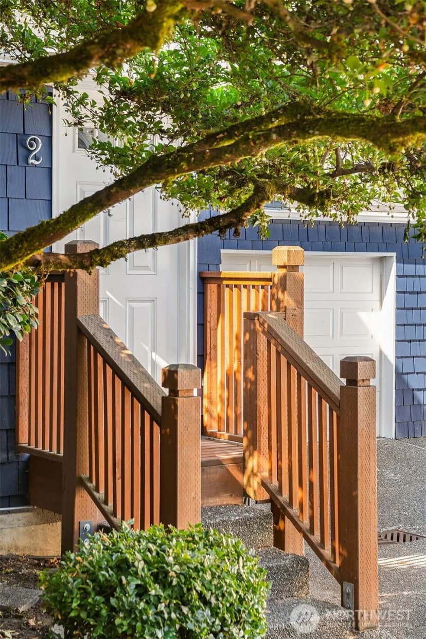 Property photo for 9165 45th Avenue Sw #2, Seattle photo 2