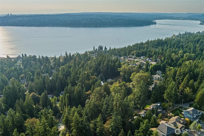 Property photo for 220 210th Avenue Ne, Sammamish photo 30