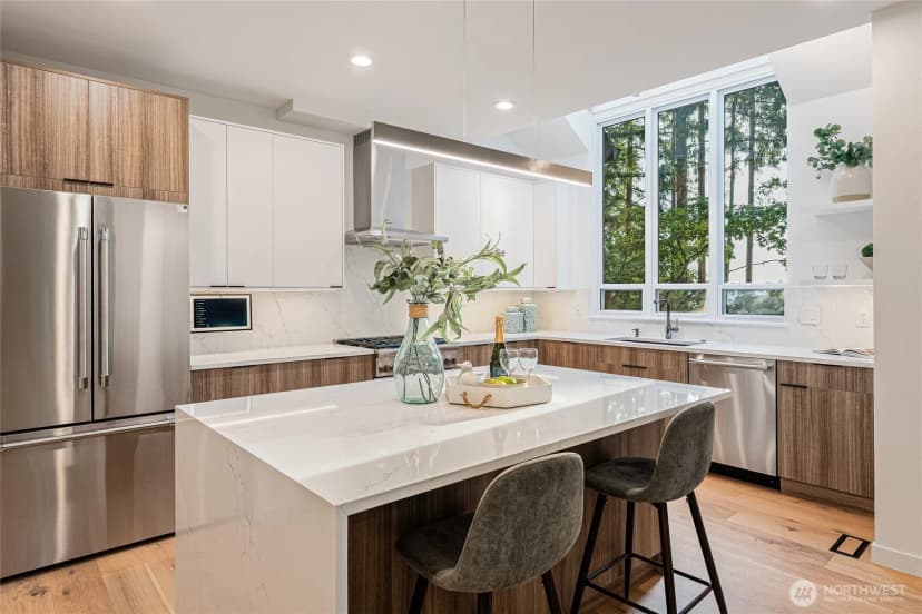 Property photo for 220 210th Avenue Ne, Sammamish photo 8