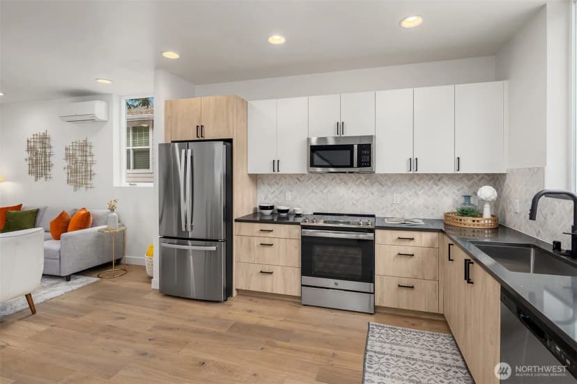 Property photo for 13548 39th Avenue Ne #b, Seattle photo 6