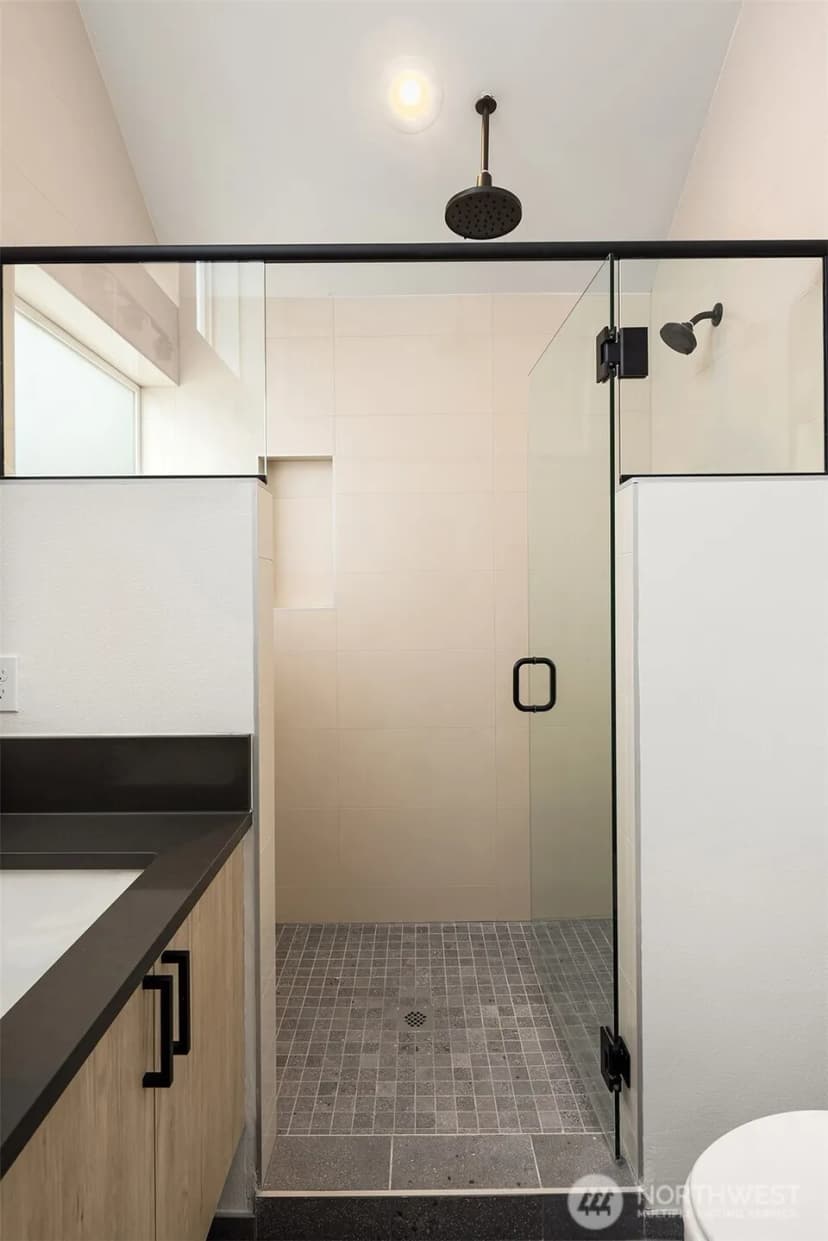 Property photo for 13548 39th Avenue Ne #b, Seattle photo 16