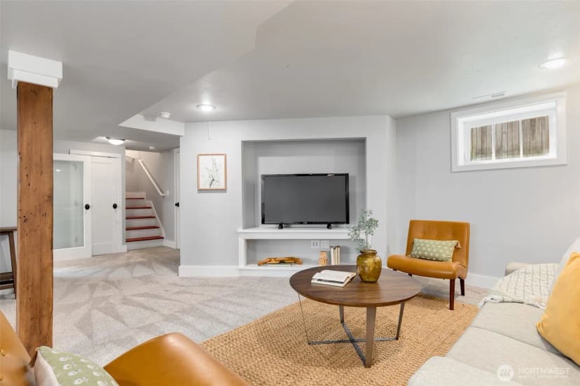 Property photo for 5108 Meridian Avenue N, Seattle photo 12