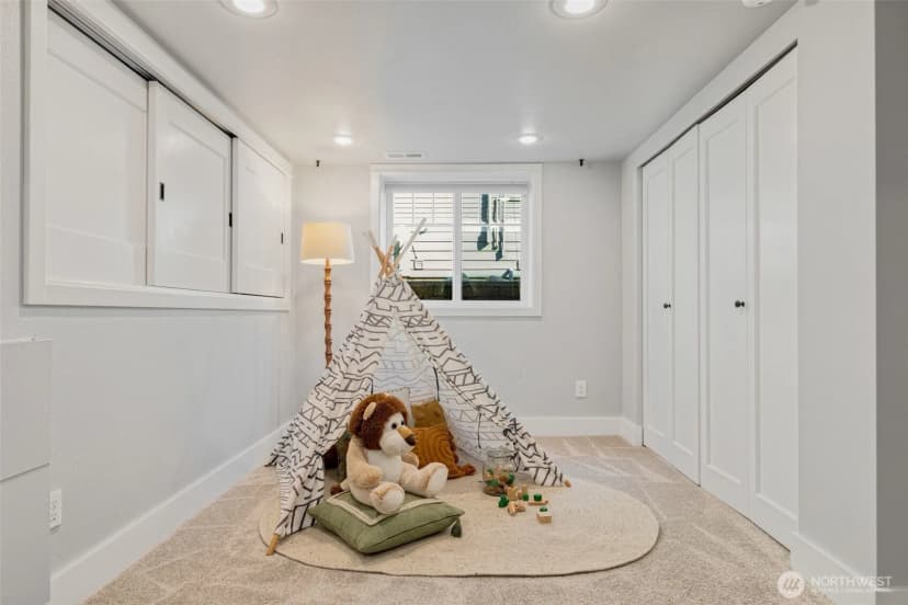 Property photo for 5108 Meridian Avenue N, Seattle photo 16