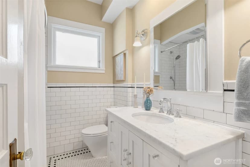 Property photo for 5108 Meridian Avenue N, Seattle photo 7