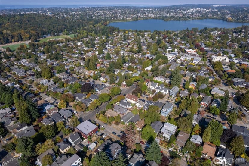 Property photo for 5108 Meridian Avenue N, Seattle photo 21