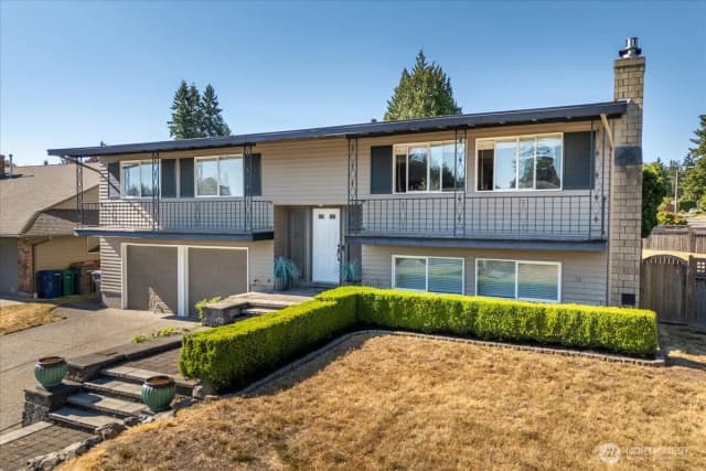 Property photo for 11642 Ne 135th Street, Kirkland photo 2