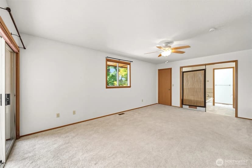Property photo for 942 Sw Barrington Drive, Oak Harbor photo 19