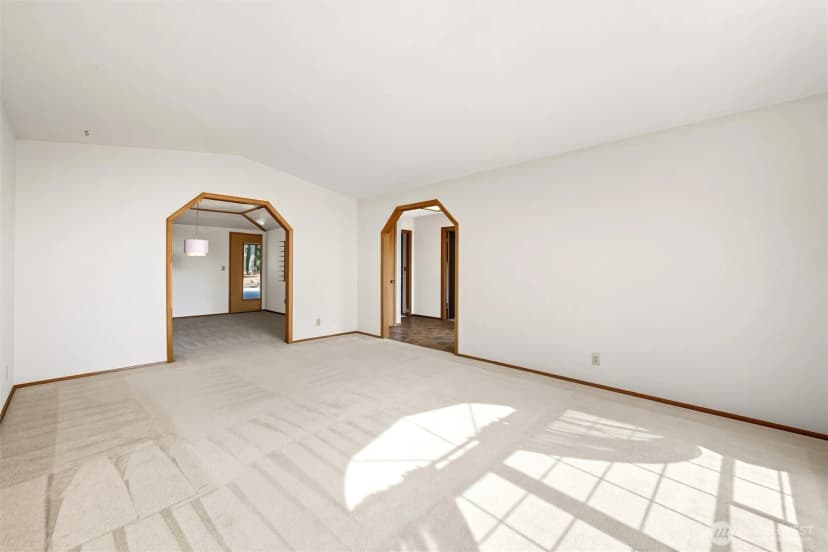 Property photo for 942 Sw Barrington Drive, Oak Harbor photo 6