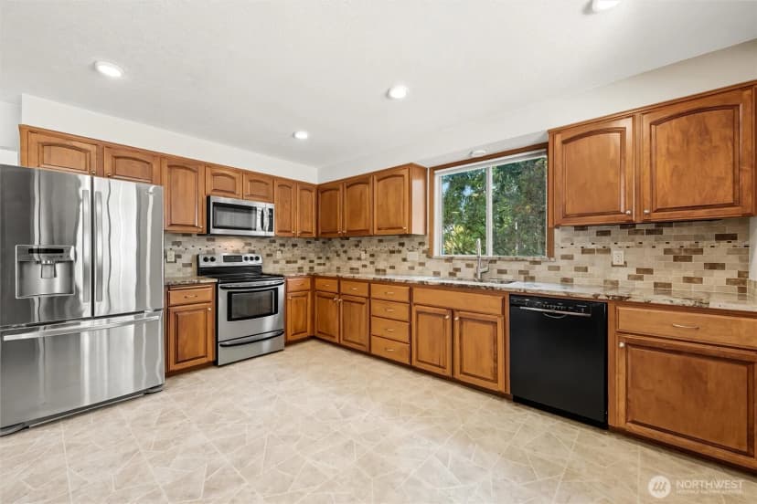 Property photo for 942 Sw Barrington Drive, Oak Harbor photo 13