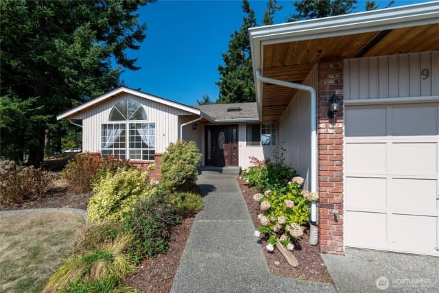 Property photo for 942 Sw Barrington Drive, Oak Harbor photo 3