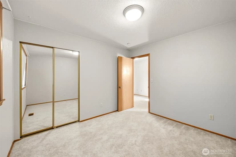 Property photo for 942 Sw Barrington Drive, Oak Harbor photo 26