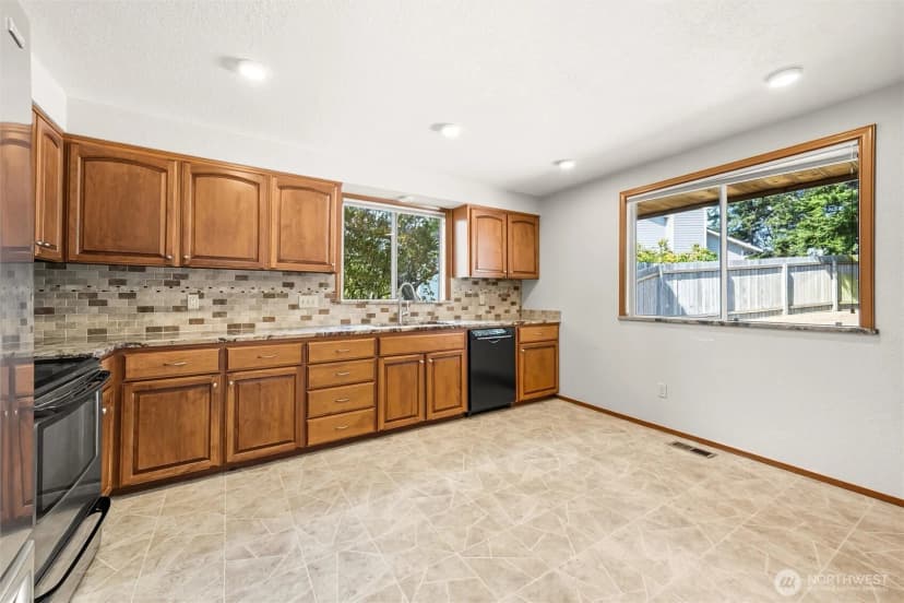 Property photo for 942 Sw Barrington Drive, Oak Harbor photo 14