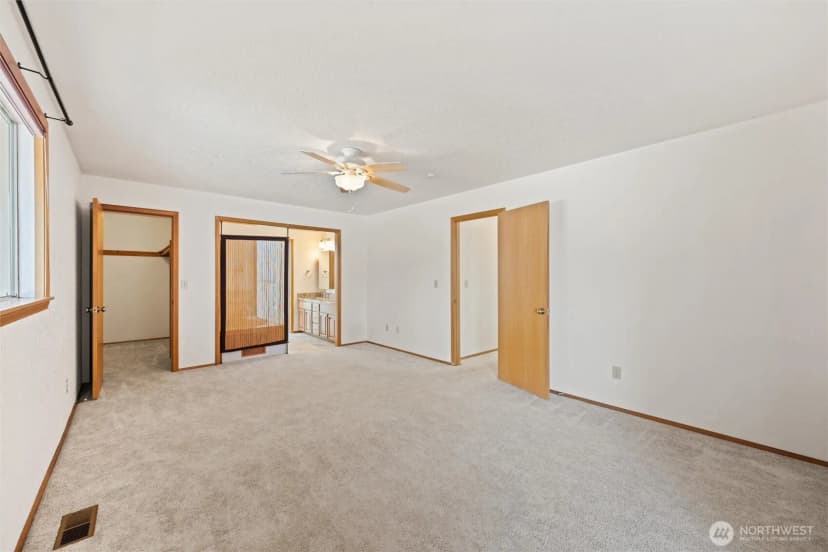 Property photo for 942 Sw Barrington Drive, Oak Harbor photo 18