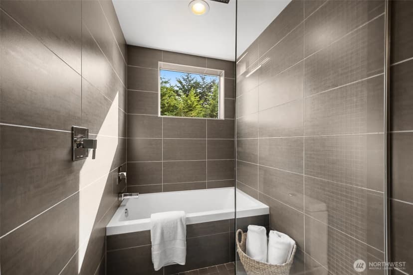 Property photo for 5910 Fauntleroy Way Sw, Seattle photo 17