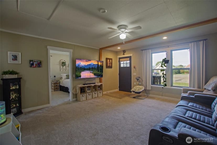 Property photo for 308 Montgomery Avenue, Cle Elum photo 2