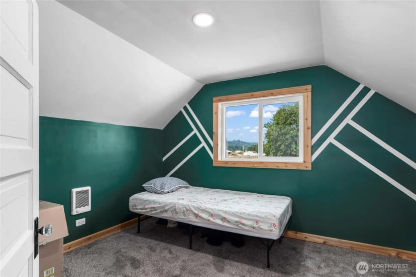 Property photo for 1855 S Bank Road, Oakville photo 17