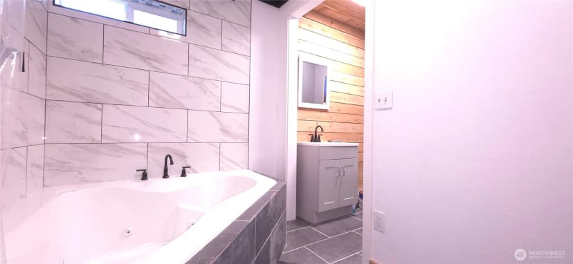 Property photo for 1855 S Bank Road, Oakville photo 16