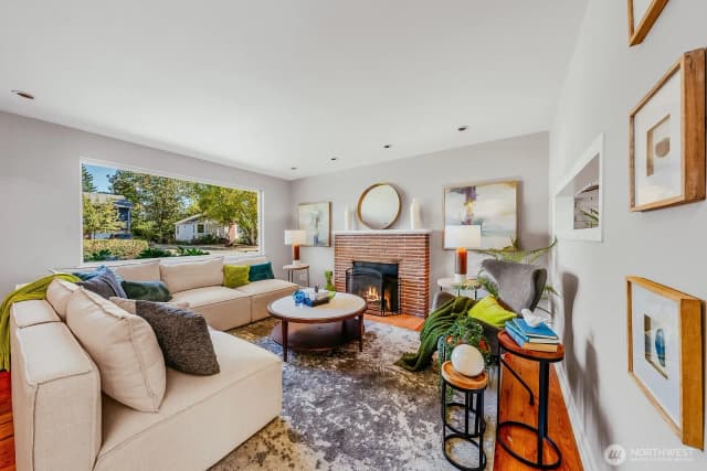 Property photo for 8433 34th Avenue Sw, Seattle photo 3