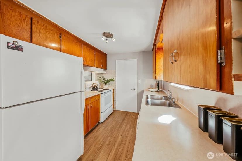 Property photo for 8433 34th Avenue Sw, Seattle photo 6
