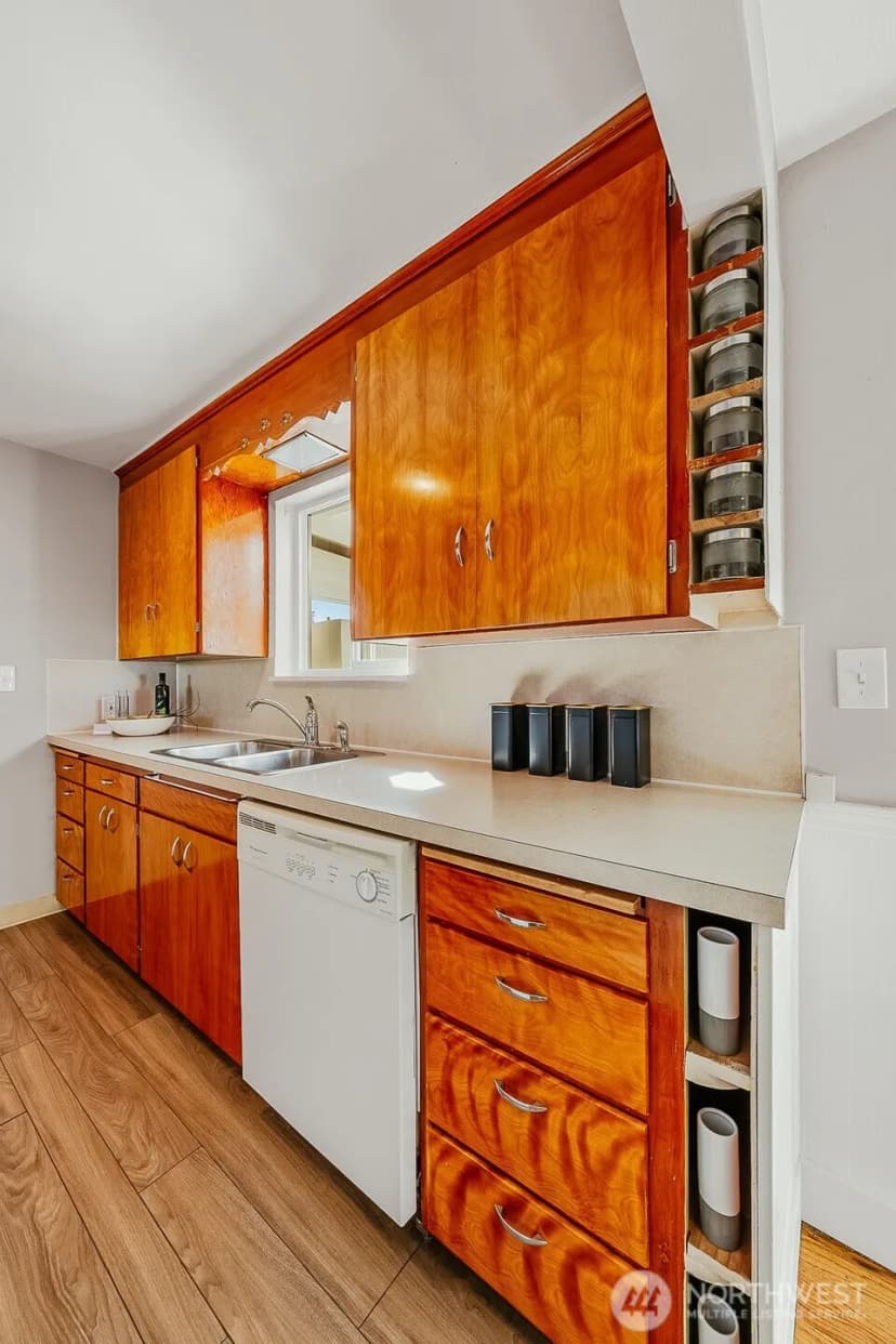 Property photo for 8433 34th Avenue Sw, Seattle photo 7