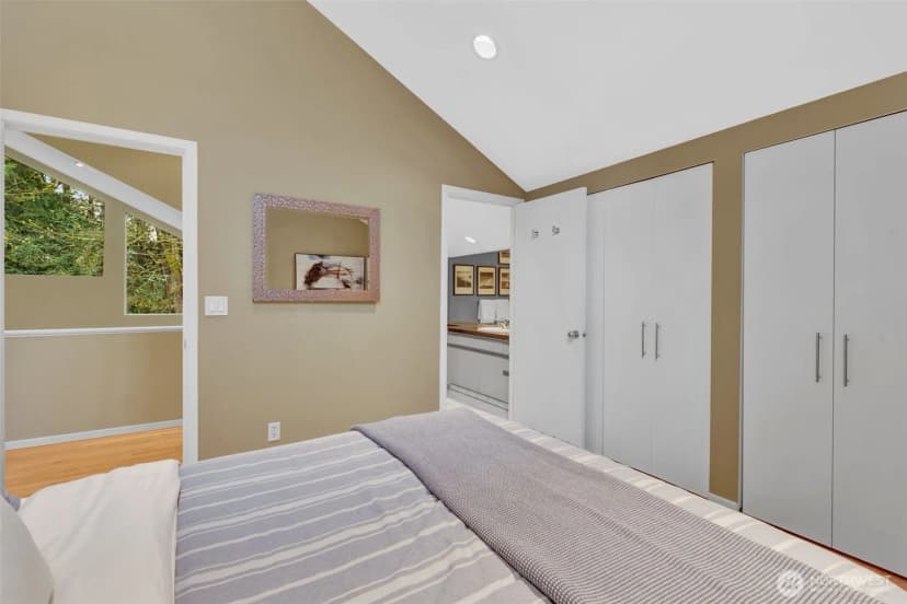 Property photo for 621 Bellevue Way Se, Bellevue photo 30