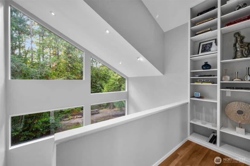 Property photo for 621 Bellevue Way Se, Bellevue photo 27