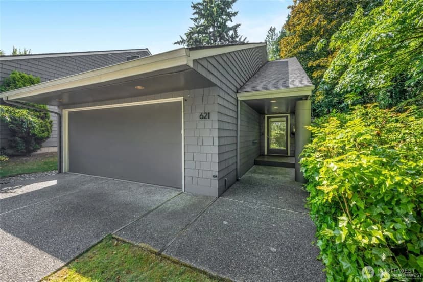 Property photo for 621 Bellevue Way Se, Bellevue photo 6