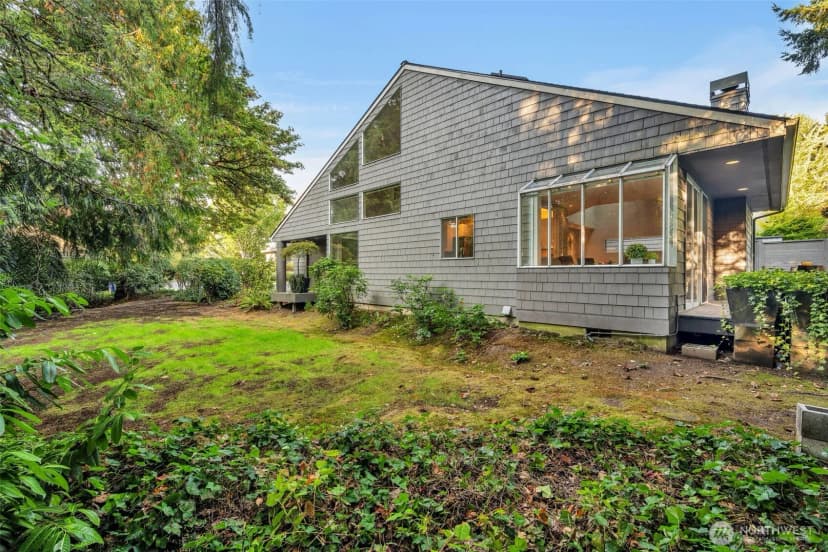 Property photo for 621 Bellevue Way Se, Bellevue photo 7
