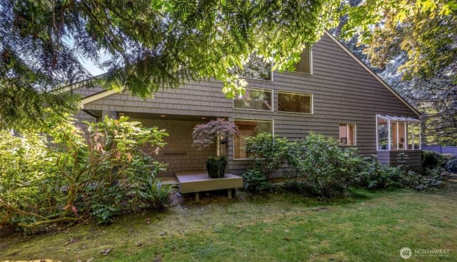 Property photo for 621 Bellevue Way Se, Bellevue photo 2